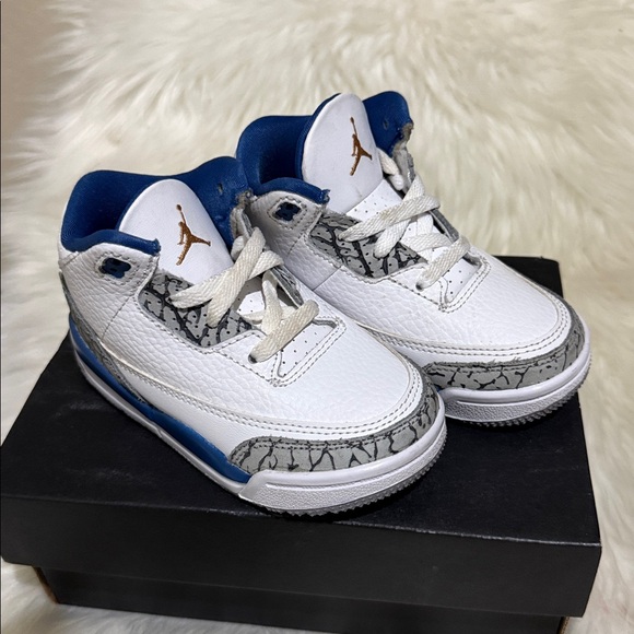 Jordan 3s - Picture 1 of 4